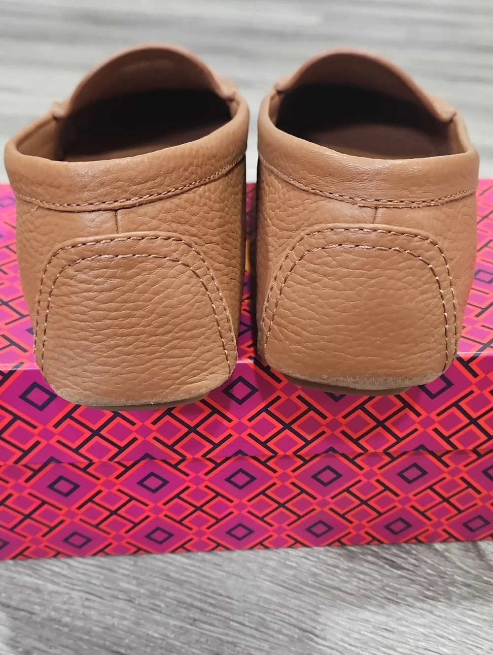Tory Burch Lowell 2 Driver Tumbled Leather Size 7 Royal Tan